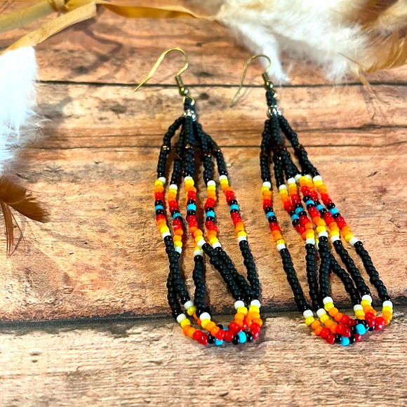 Western beaded earring - Picture 4 of 5